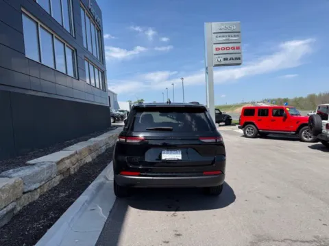 More photos of 2023 Jeep Grand Cherokee Altitude X at Airport Chrysler Dodge Jeep Ram, MO