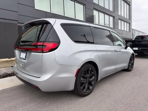 Another view of 2026 Chrysler Pacifica Select for sale in Platte City, MO at Airport Chrysler Dodge Jeep Ram