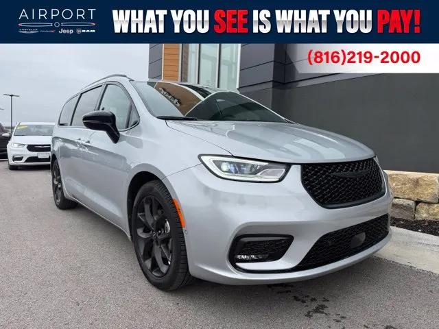 Silver 2026 Chrysler Pacifica Select for sale in Platte City, MO