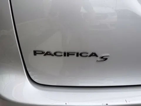 More photos of 2026 Chrysler Pacifica Select at Airport Chrysler Dodge Jeep Ram, MO