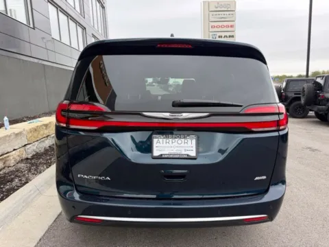More photos of 2025 Chrysler Pacifica Pinnacle at Airport Chrysler Dodge Jeep Ram, MO