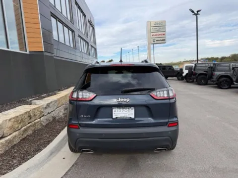 More photos of 2020 Jeep Cherokee Latitude Plus at Airport Chrysler Dodge Jeep Ram, MO