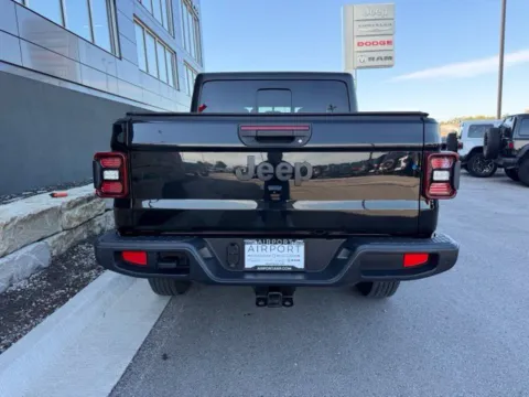 More photos of 2023 Jeep Gladiator Sport S at Airport Chrysler Dodge Jeep Ram, MO
