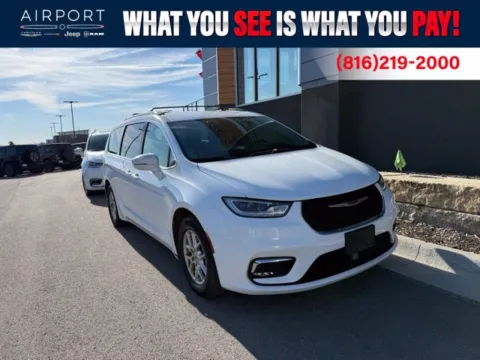 White 2021 Chrysler Pacifica Touring L for sale in Platte City, MO