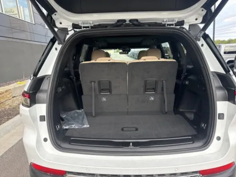 More photos of 2025 Jeep Grand Cherokee L Limited at Airport Chrysler Dodge Jeep Ram, MO