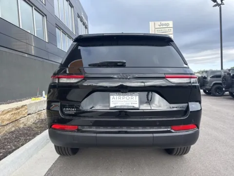 More photos of 2025 Jeep Grand Cherokee Limited at Airport Chrysler Dodge Jeep Ram, MO