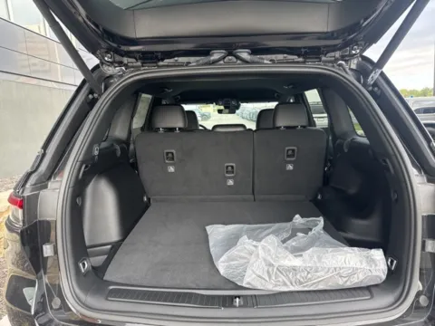 More photos of 2025 Jeep Grand Cherokee Limited at Airport Chrysler Dodge Jeep Ram, MO