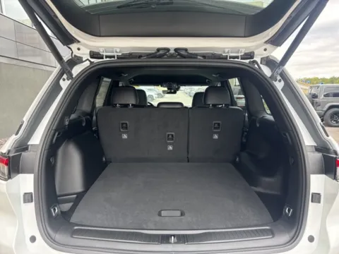 More photos of 2025 Jeep Grand Cherokee Limited at Airport Chrysler Dodge Jeep Ram, MO