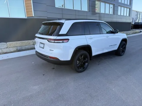Another view of 2025 Jeep Grand Cherokee Limited for sale in Platte City, MO at Airport Chrysler Dodge Jeep Ram