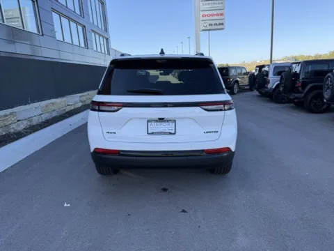More photos of 2025 Jeep Grand Cherokee Limited at Airport Chrysler Dodge Jeep Ram, MO