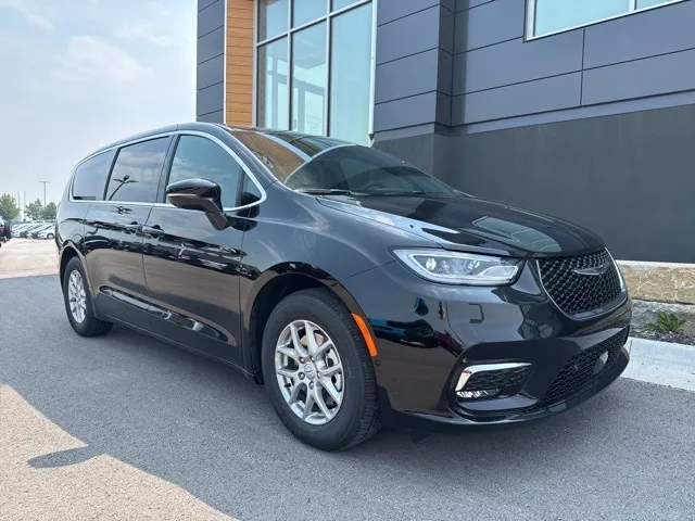 2025 Chrysler Pacifica Select for sale in Platte City, MO