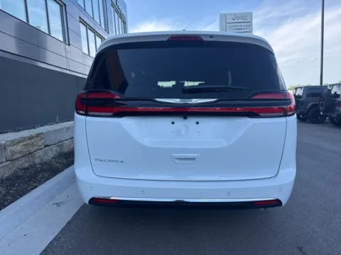 More photos of 2026 Chrysler Pacifica Select at Airport Chrysler Dodge Jeep Ram, MO