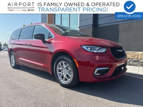 Red 2026 Chrysler Pacifica Select for sale in Platte City, MO