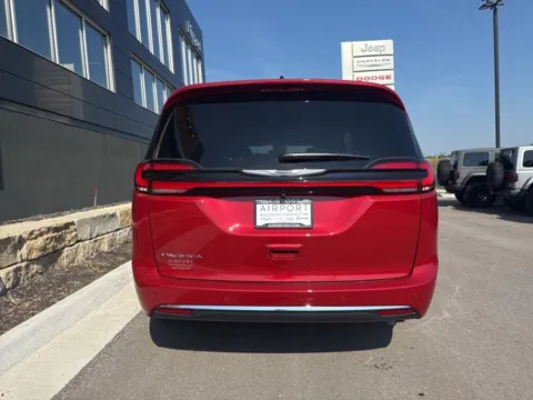 More photos of 2026 Chrysler Pacifica Select at Airport Chrysler Dodge Jeep Ram, MO