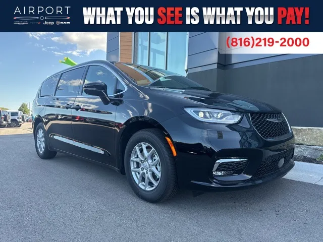 2026 Chrysler Pacifica Select's photo