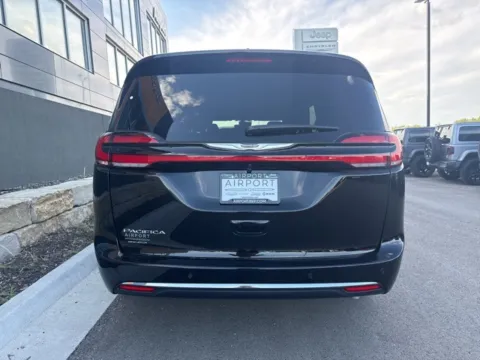 More photos of 2026 Chrysler Pacifica Select at Airport Chrysler Dodge Jeep Ram, MO