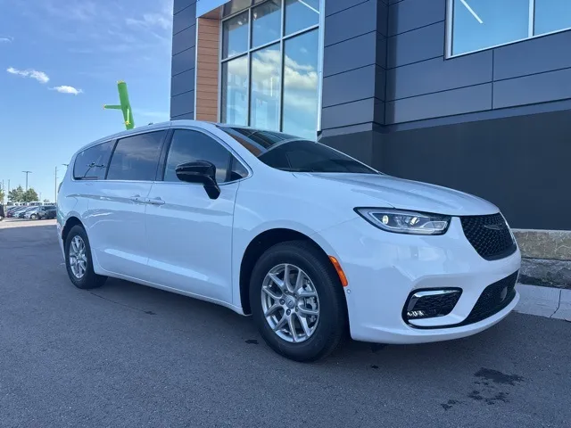 2026 Chrysler Pacifica Select for sale in Platte City, MO