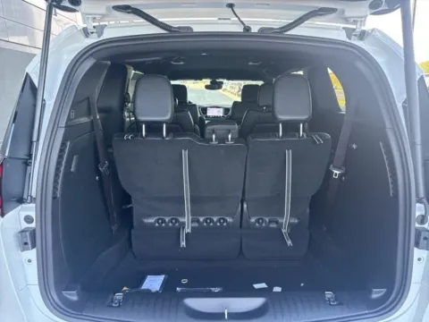 More photos of 2026 Chrysler Pacifica Select at Airport Chrysler Dodge Jeep Ram, MO