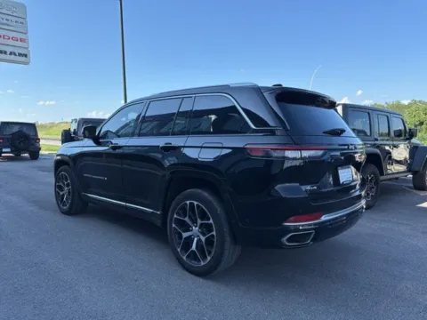More photos of 2022 Jeep Grand Cherokee Summit at Airport Chrysler Dodge Jeep Ram, MO