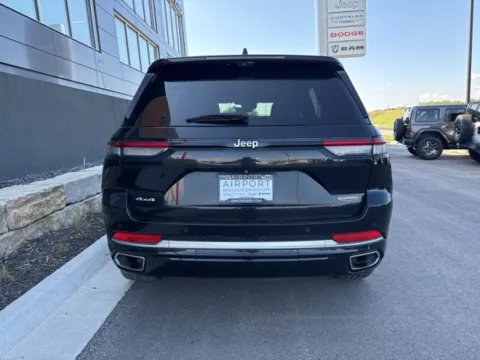 More photos of 2022 Jeep Grand Cherokee Summit at Airport Chrysler Dodge Jeep Ram, MO