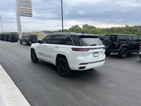 More photos of 2022 Jeep Grand Cherokee Summit at Airport Chrysler Dodge Jeep Ram, MO