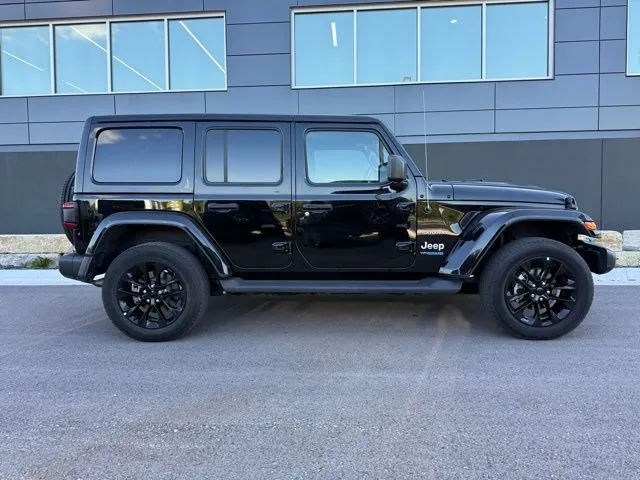 2022 Jeep Wrangler Unlimited Sahara 4XE - Photo 2