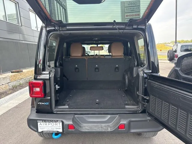 2022 Jeep Wrangler Unlimited Sahara 4XE - Photo 9