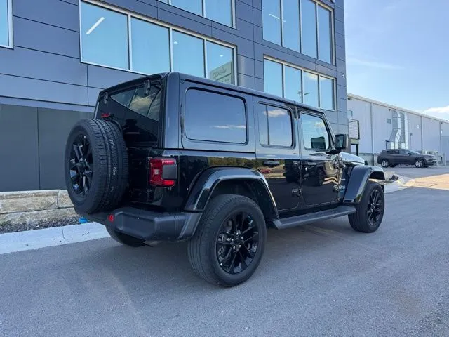 2022 Jeep Wrangler Unlimited Sahara 4XE - Photo 3