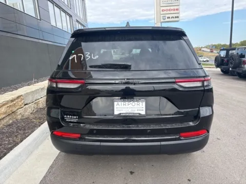 More photos of 2025 Jeep Grand Cherokee Altitude X at Airport Chrysler Dodge Jeep Ram, MO