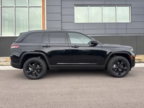 Photos of 2025 Jeep Grand Cherokee Limited for sale in Platte City, MO at Airport Chrysler Dodge Jeep Ram