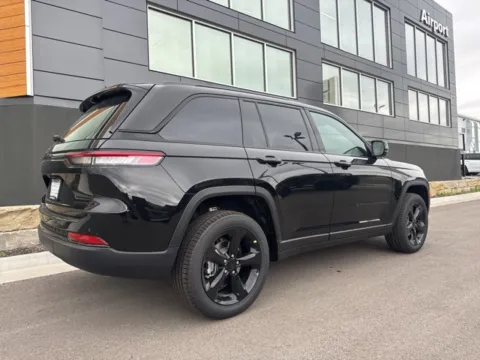 Another view of 2025 Jeep Grand Cherokee Limited for sale in Platte City, MO at Airport Chrysler Dodge Jeep Ram
