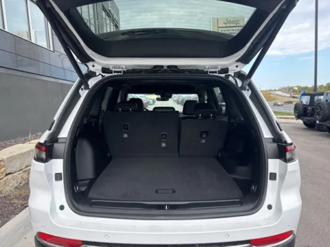 More photos of 2025 Jeep Grand Cherokee Limited at Airport Chrysler Dodge Jeep Ram, MO