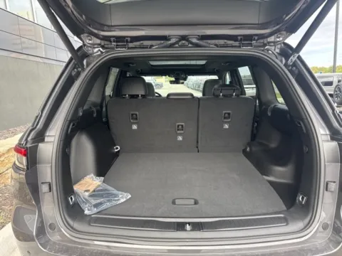 More photos of 2025 Jeep Grand Cherokee Limited at Airport Chrysler Dodge Jeep Ram, MO