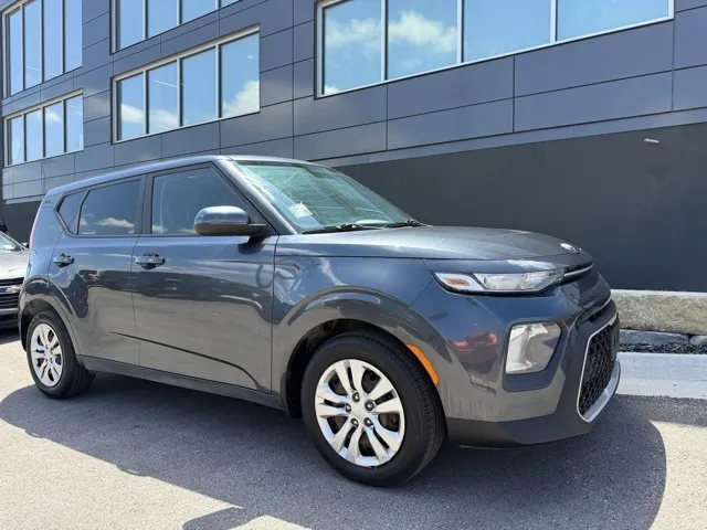 Used 2020 Kia Soul LX with VIN KNDJ23AU6L7044100 for sale in Kansas City