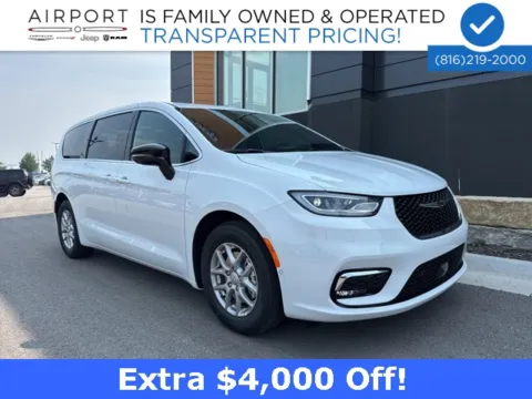 White 2025 Chrysler Pacifica Select for sale in Platte City, MO