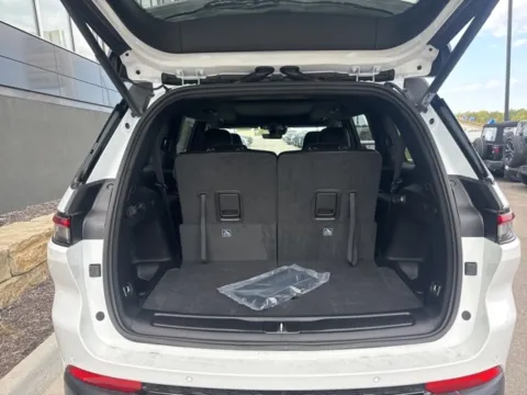 More photos of 2025 Jeep Grand Cherokee L Limited at Airport Chrysler Dodge Jeep Ram, MO