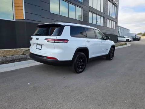 More photos of 2024 Jeep Grand Cherokee L Altitude X at Airport Chrysler Dodge Jeep Ram, MO