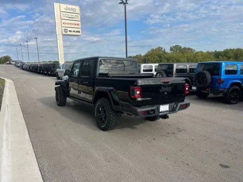 More photos of 2024 Jeep Gladiator Willys at Airport Chrysler Dodge Jeep Ram, MO