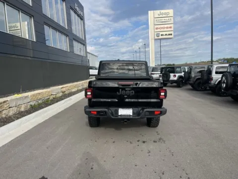 More photos of 2024 Jeep Gladiator Willys at Airport Chrysler Dodge Jeep Ram, MO