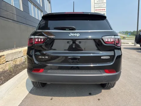 More photos of 2024 Jeep Compass Latitude Lux at Airport Chrysler Dodge Jeep Ram, MO