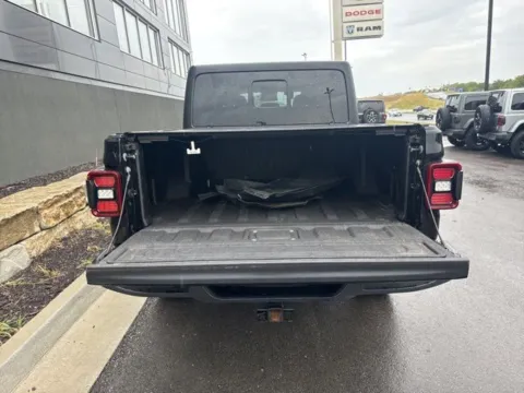 More photos of 2024 Jeep Gladiator Willys at Airport Chrysler Dodge Jeep Ram, MO