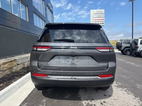 More photos of 2024 Jeep Grand Cherokee Limited at Airport Chrysler Dodge Jeep Ram, MO