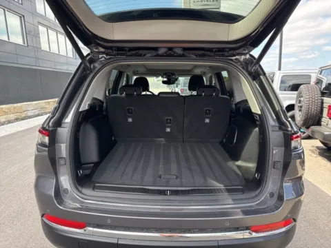 More photos of 2024 Jeep Grand Cherokee Limited at Airport Chrysler Dodge Jeep Ram, MO