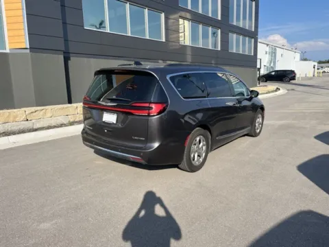 Another view of 2023 Chrysler Pacifica Limited for sale in Platte City, MO at Airport Chrysler Dodge Jeep Ram
