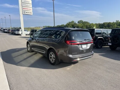 More photos of 2023 Chrysler Pacifica Limited at Airport Chrysler Dodge Jeep Ram, MO
