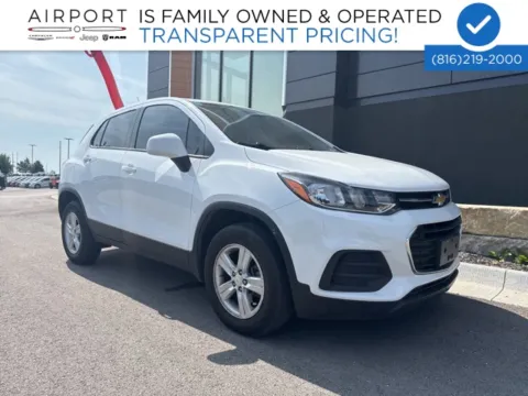 White 2022 Chevrolet Trax LS for sale in Platte City, MO