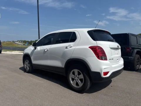 More photos of 2022 Chevrolet Trax LS at Airport Chrysler Dodge Jeep Ram, MO