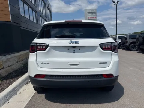 More photos of 2022 Jeep Compass Latitude at Airport Chrysler Dodge Jeep Ram, MO