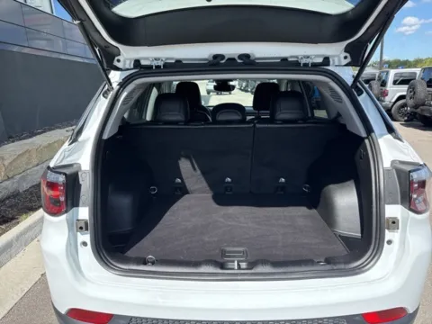 More photos of 2022 Jeep Compass Latitude Lux at Airport Chrysler Dodge Jeep Ram, MO