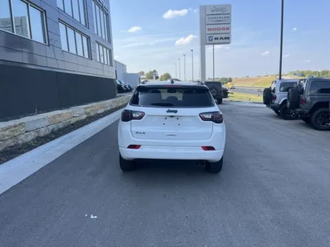 More photos of 2022 Jeep Compass High Altitude at Airport Chrysler Dodge Jeep Ram, MO